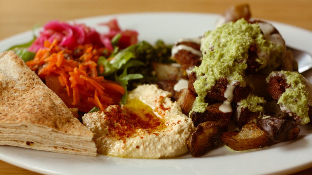 vegan middle eastern food, middle eastern food, mediterranean food, middle eastern cuisine, falafel, falafel plate, hummus, israeli food, jordanian food, lebanese food